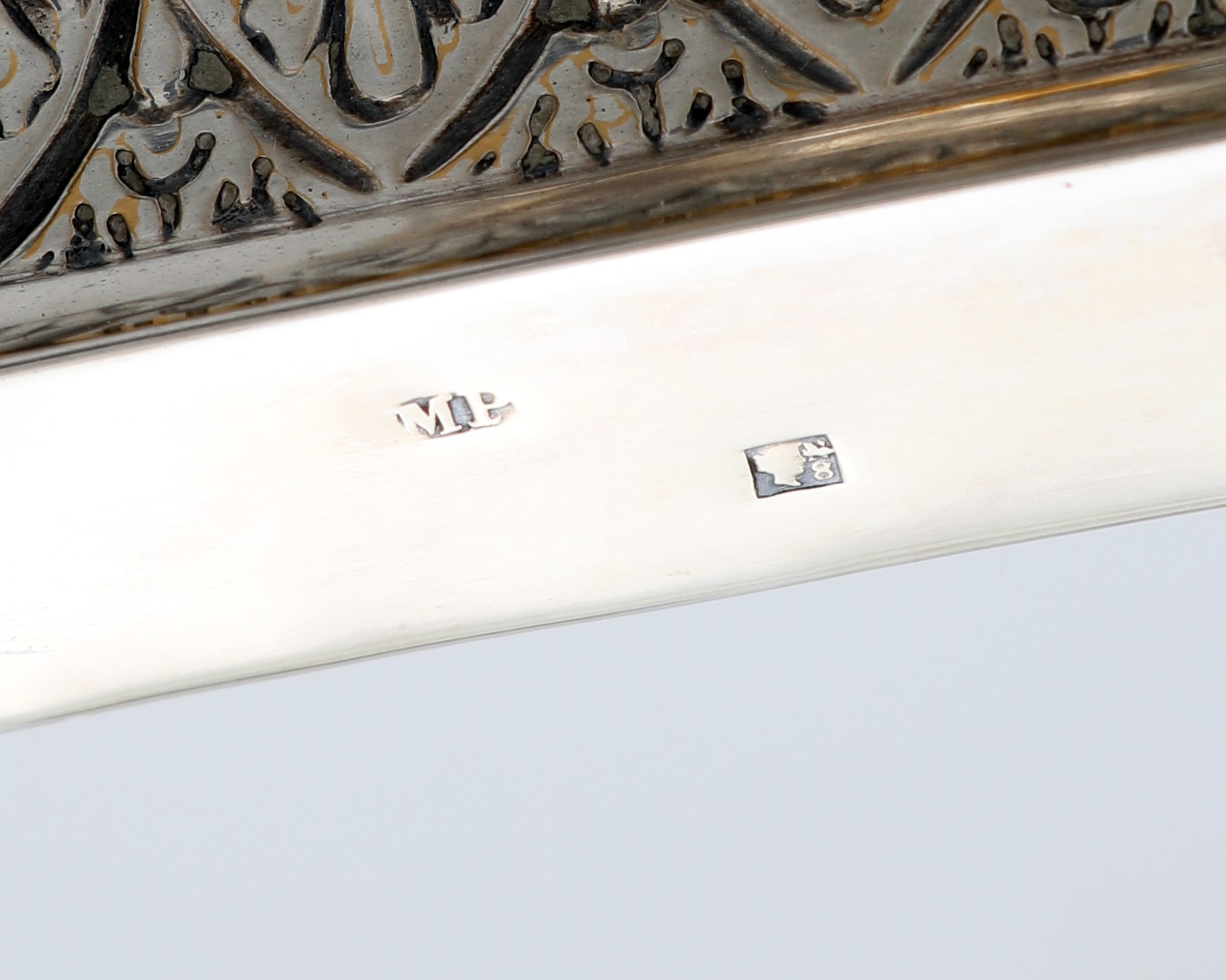 Coppia di Candelabri a Tre Fiamme in Argento e Argento Dorato con Putti, Napoli, 1835/50