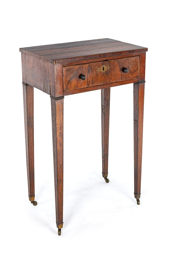 Tavolino in mogano, Inghilterra, XIX secolo