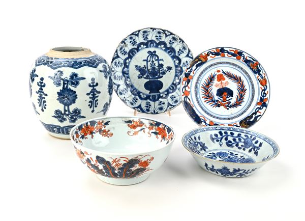 Cinque oggetti in porcellana, Cina, Compagnia delle Indie, XVIII secolo