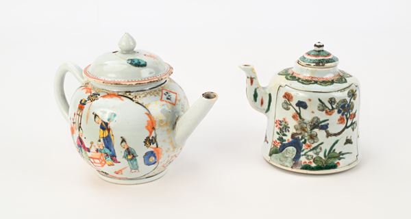 Due teiere diverse in porcellana policroma, Cina, Cina compagnia delle Indie, XVIII secolo