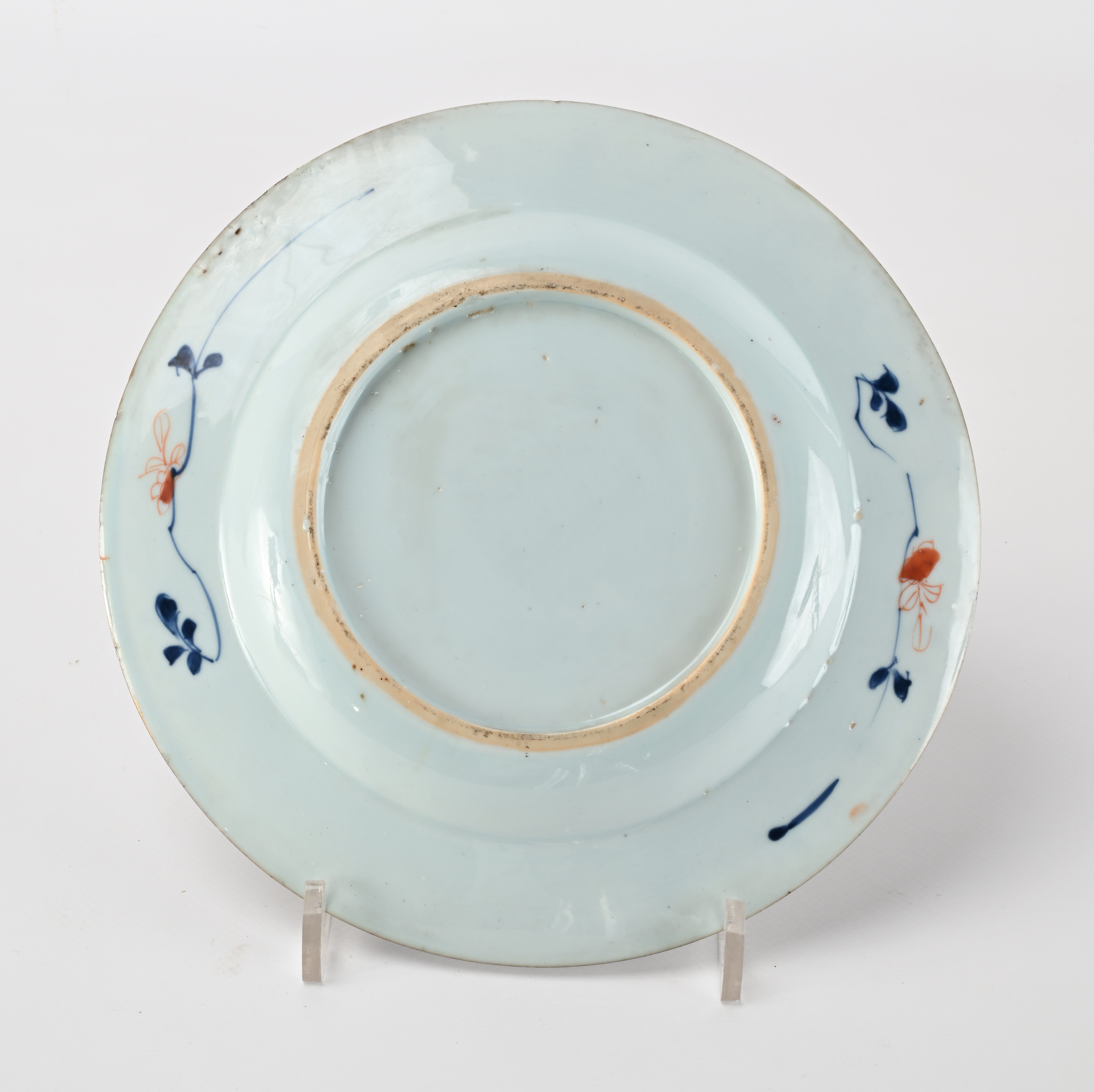 Piatto in porcellana Imari, Cina, XVIII secolo, diametro cm 22,5