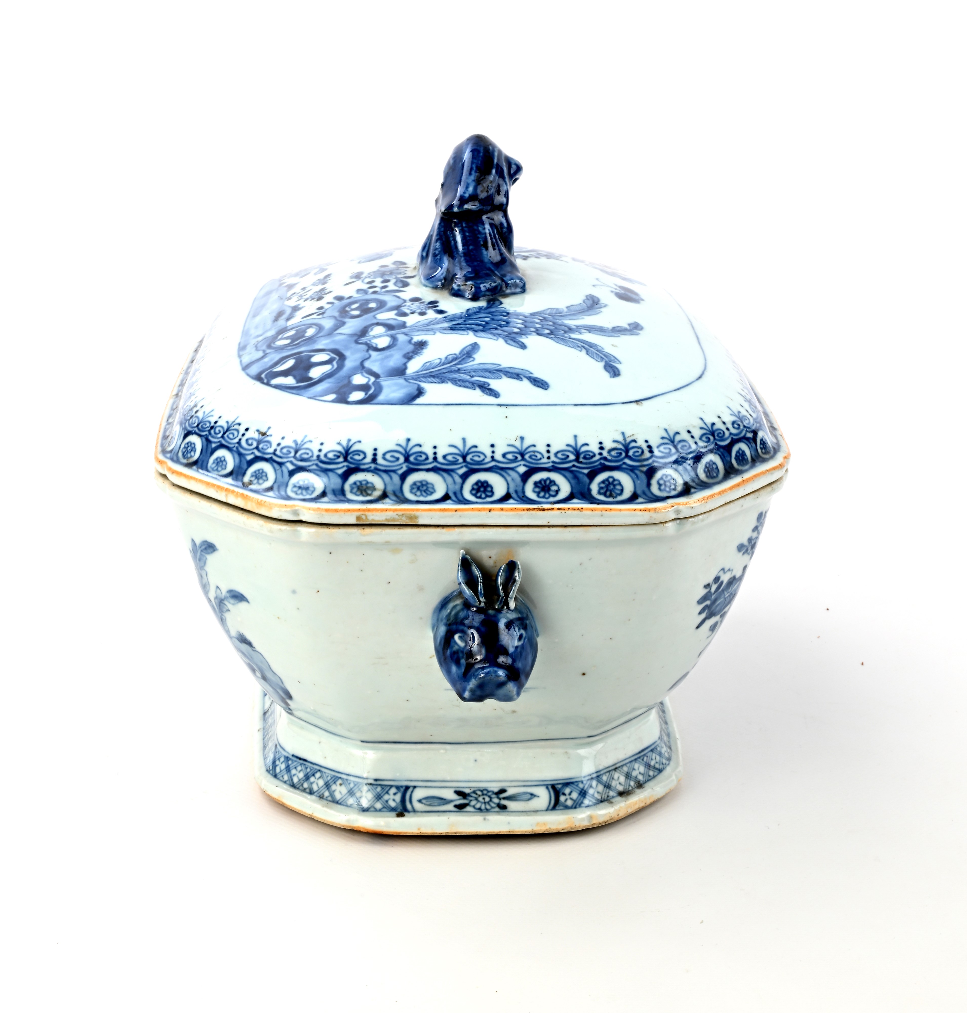Zuppiera con coperchio in porcellana bianca e blu, Cina, dimensioni cm 23x35x23