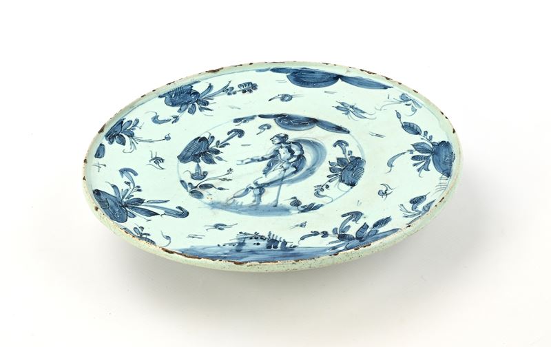 Alzatina in maiolica bianca e blu, Savona, fine XVII/inizio XVIII secolo