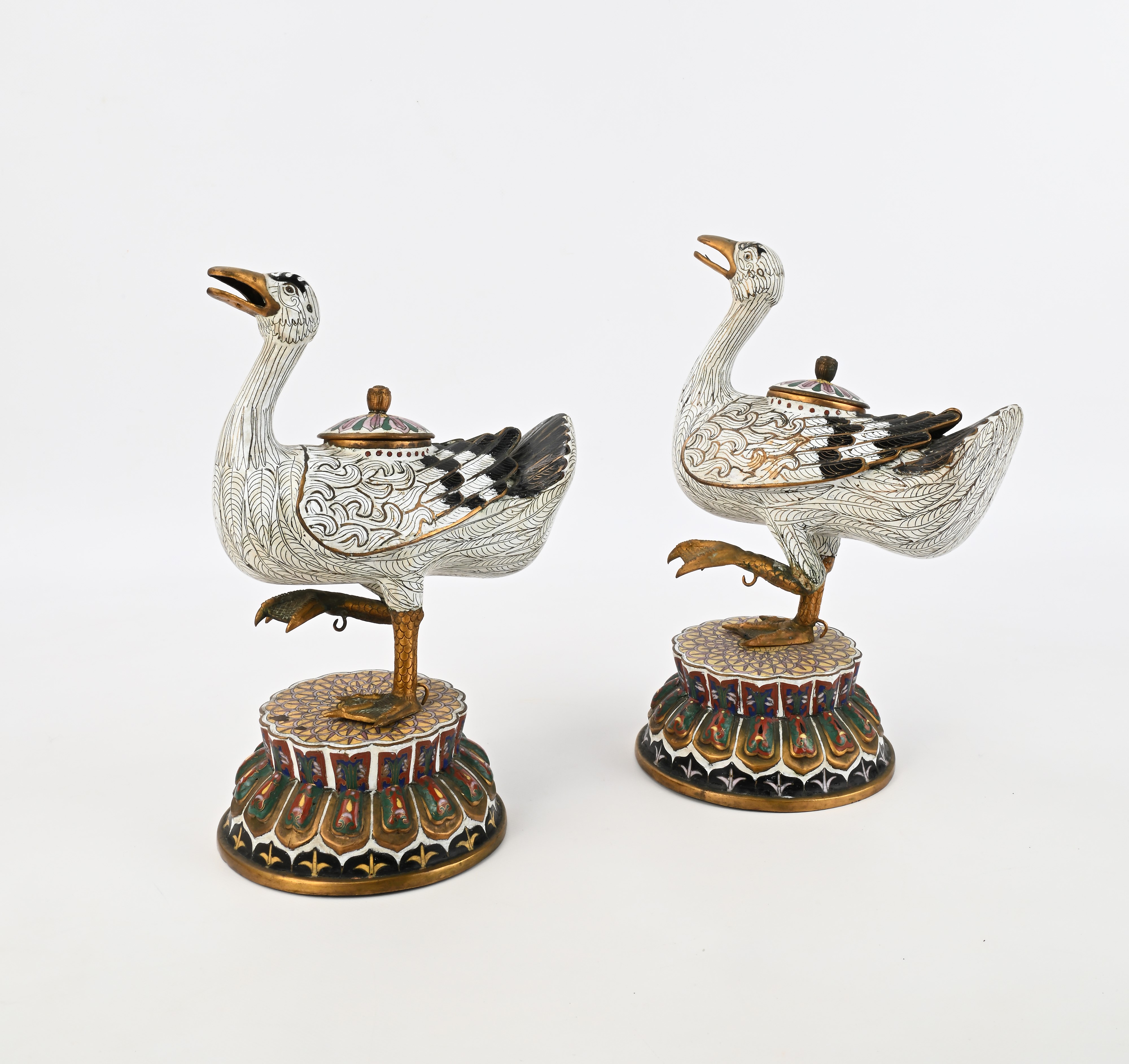 Coppia di Bruciaprofumi Zoomorfi in Metallo Cloisonné, Cina, Fine XIX/inizi XX Secolo