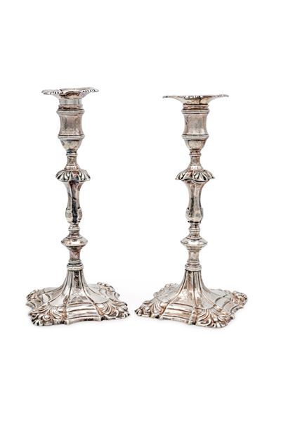 Coppia di Candelieri in Argento, Londra, Giorgio II, Orafo William Cafe (attivo dal 1757)