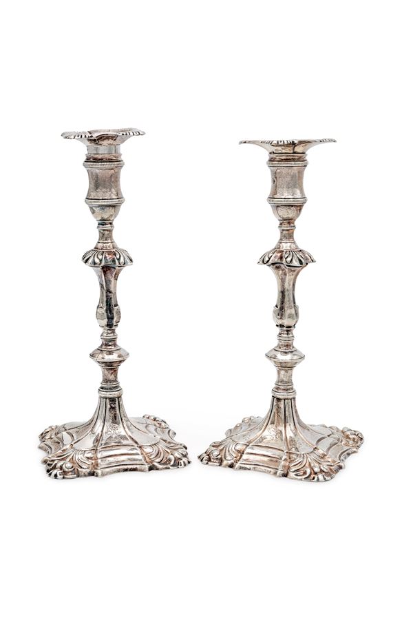 Coppia di candelieri in argento, Londra, Giorgio II, orafo William Cafe (attivo dal 1757)