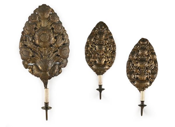 Tre palme in metallo sbalzato e dorato, XVIII/XIX secolo