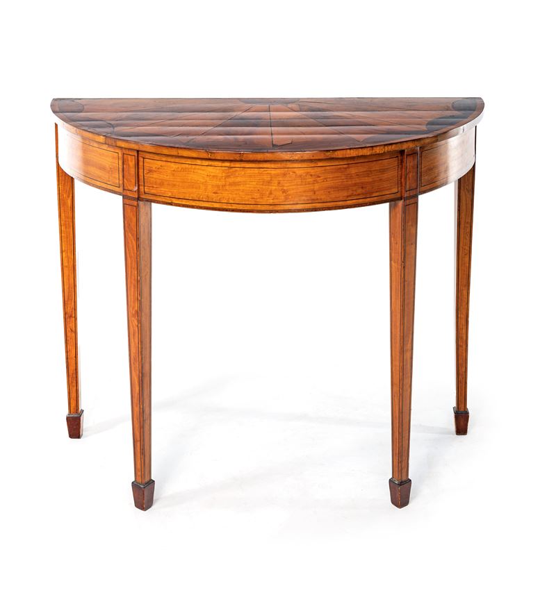 Sidetable a mezza luna in satinwood, Inghilterra, XIX secolo