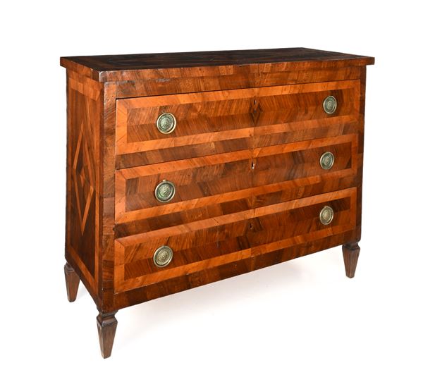 Cassettone in noce e radica con intarsi, Lucca, fine del XVIII secolo