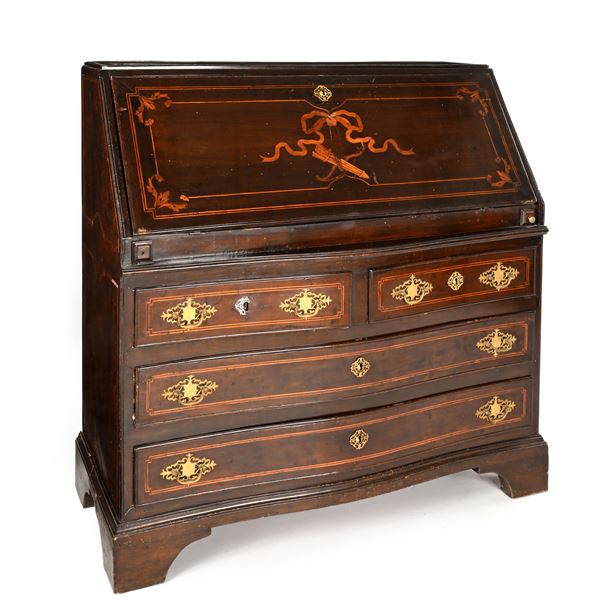 Cassettone a ribalta con filettature ed intarsi in legno di frutto, Olanda, XVIII secolo