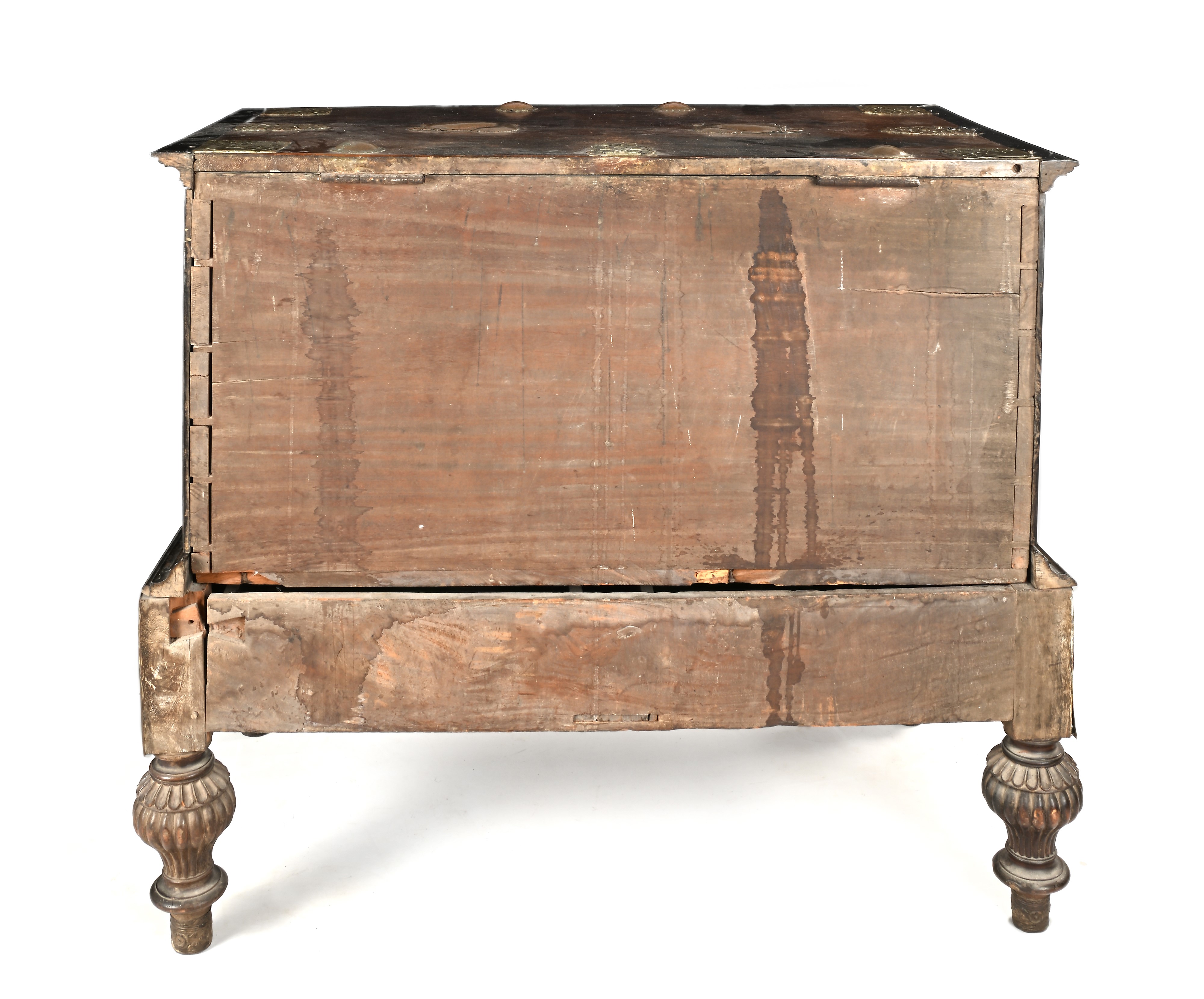 Cassone in Legno con Base ed Applicazioni in Ottone e Rame, Probabilmente Realizzato nelle Coloni...