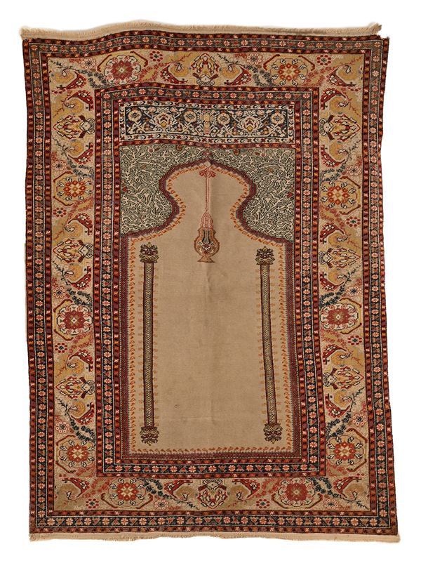 Tappeto da preghiera Kaiseri fondo avorio, Anatolia, inizi del XX secolo