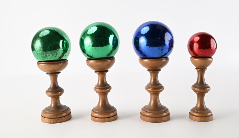 Quattro Wish Balls Diverse in Vetro Soffiato, Inghilterra, Fine XIX/inizi XX Secolo