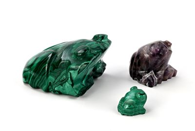 Pittore del XX secolo, Tre rane in pietra dura: malachite e ametista