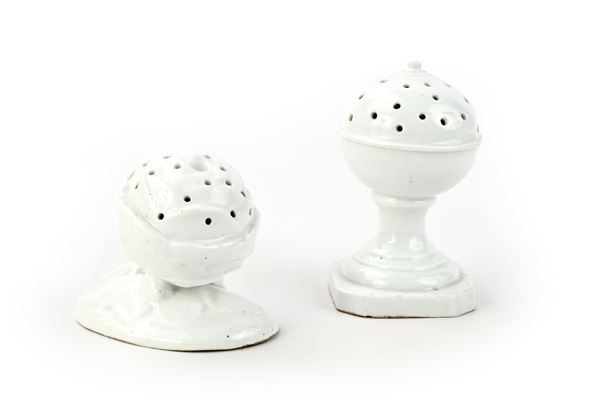 Due porta stecchini in ceramica bianca di diverse manifatture, XIX secolo