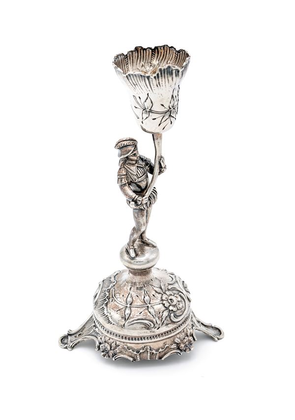 Porta candela in argento a forma di fiore sorretto da figura di paggio, XIX secolo