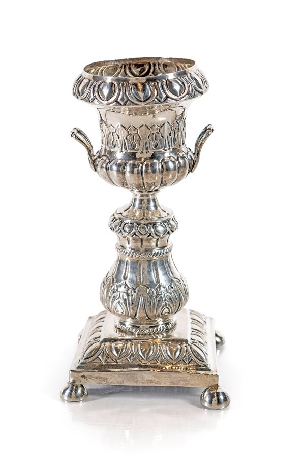 Incensiere in argento sbalzato ed inciso a forma di vaso a cratere, Italia meridionale, XVIII secolo