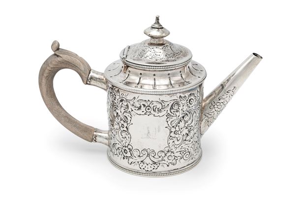 Teiera in argento sbalzato, Londra 1776