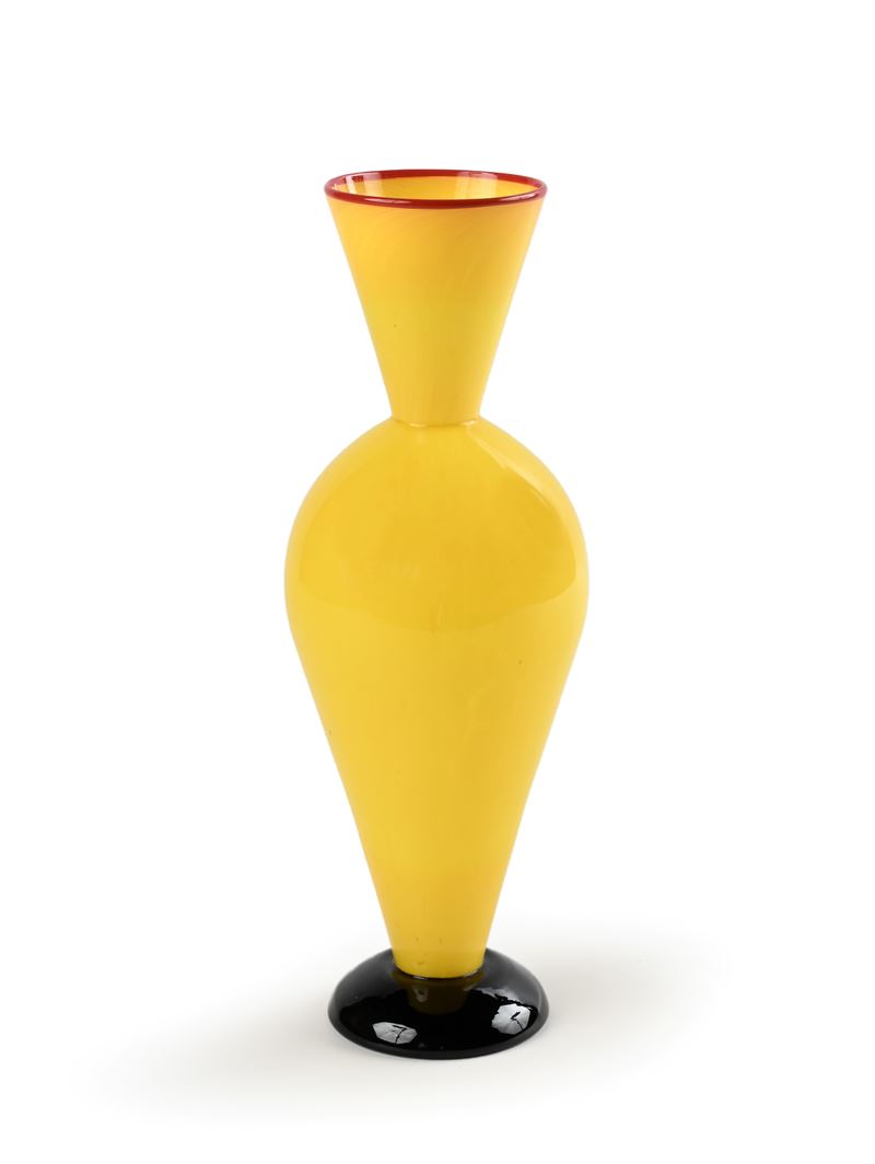 Vaso in Vetro di Murano Giallo con Base Nera e Bordo Superiore Rosso
