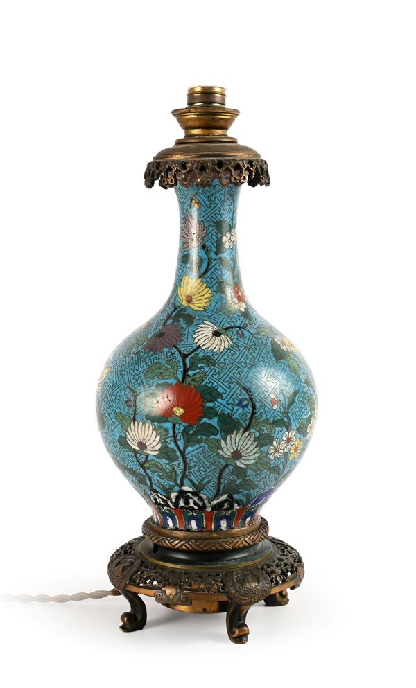 Lampada da tavolo in metallo cloisonné, Cina, dinastia Qing, XIX secolo