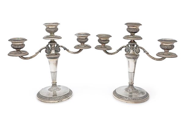 Coppia di candelabri a tre luci in argento 800/000