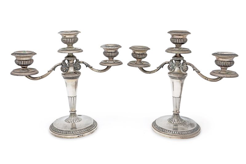 Coppia di Candelabri a Tre Luci in Argento 800/000
