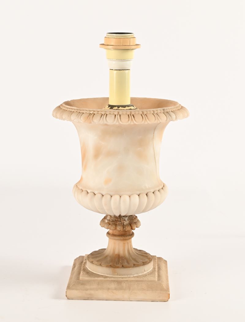 Lampada in Alabastro a Forma di Vaso a Cratere