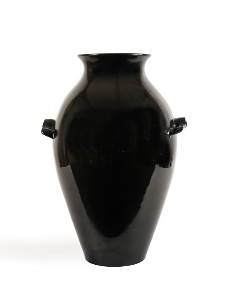 Vaso in ceramica smaltata con anse ondulate