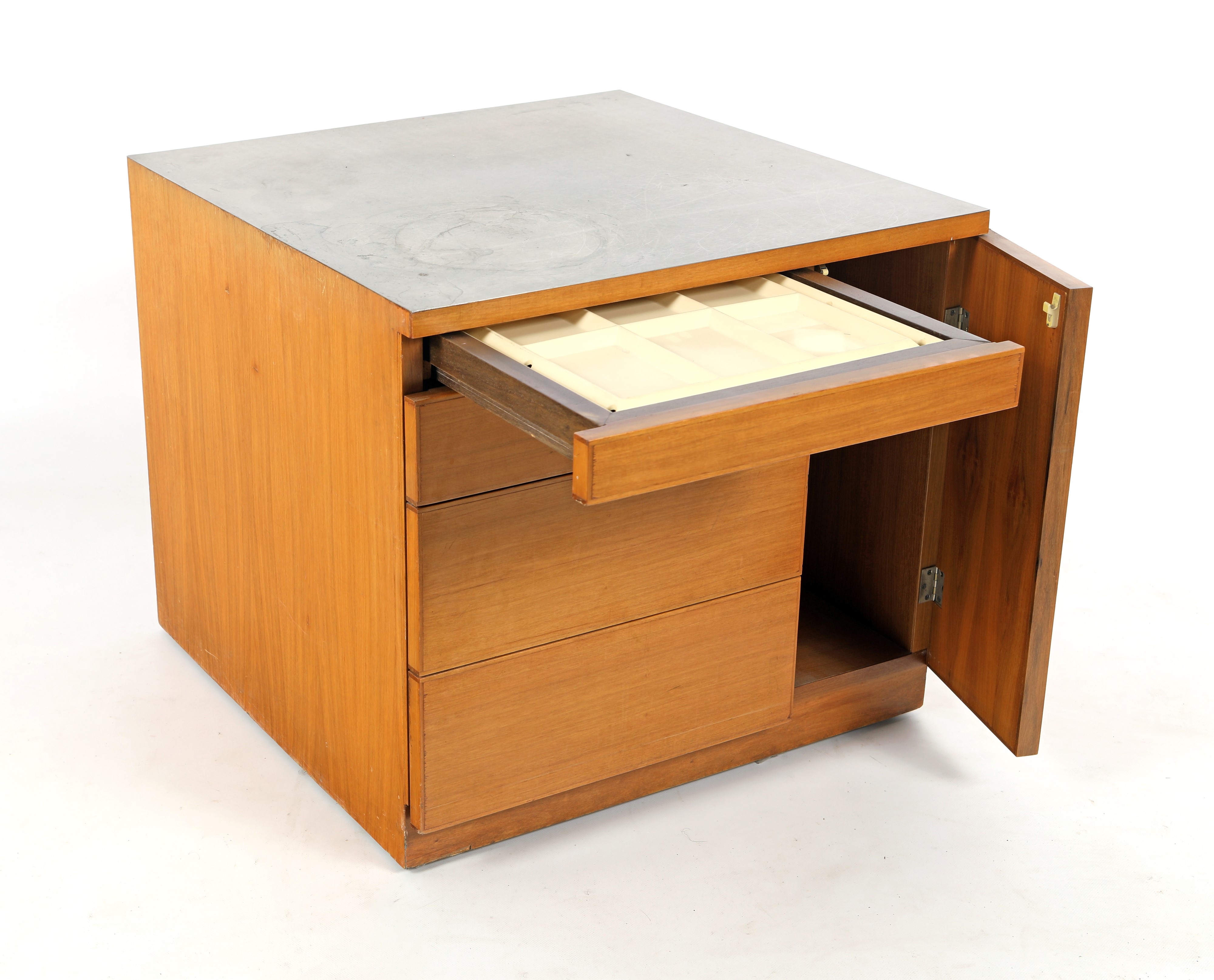 Cassettiera da ufficio produzione Italiana