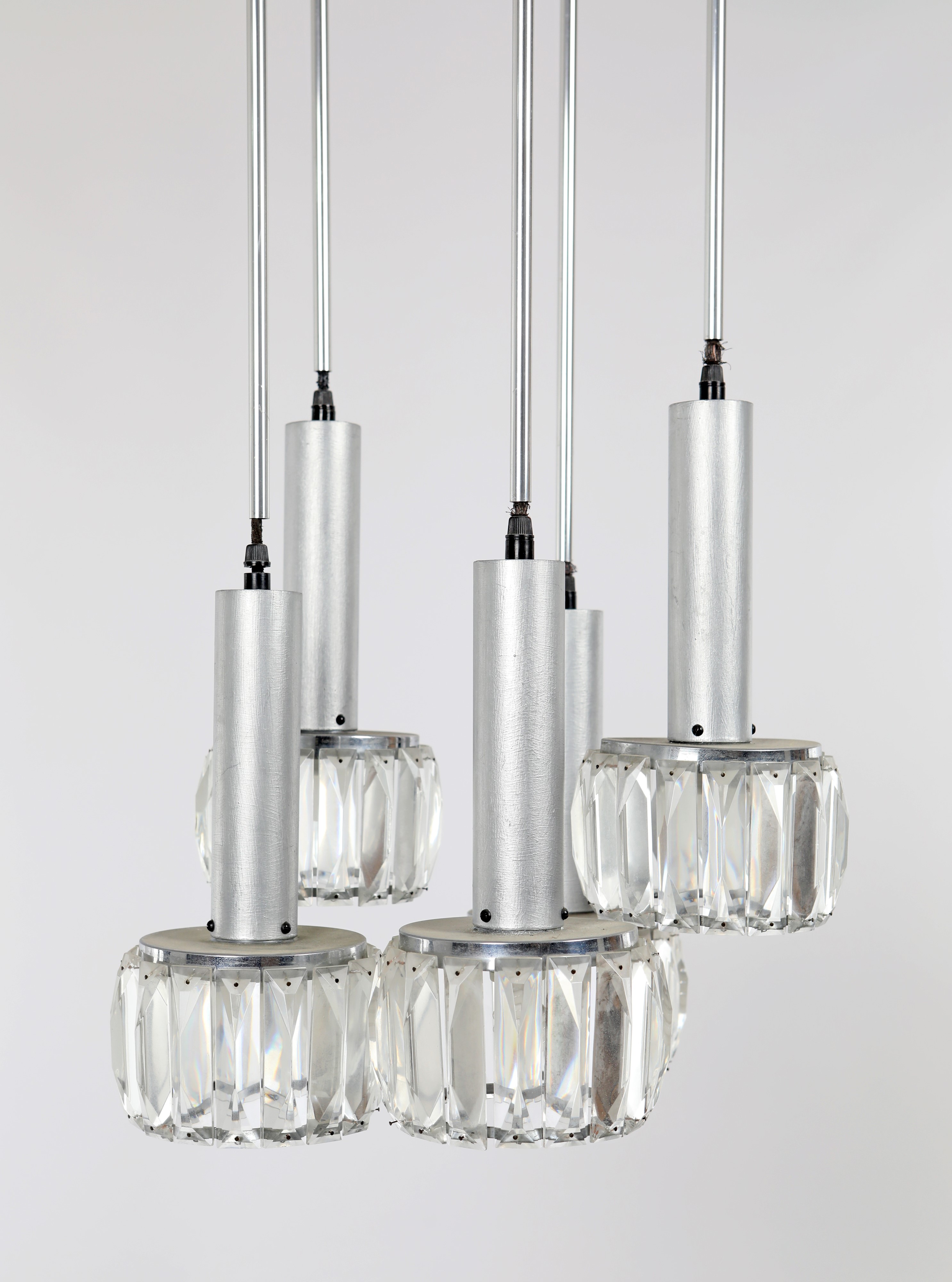 Lampadario a cinque luci da soffitto in metallo e cristallo