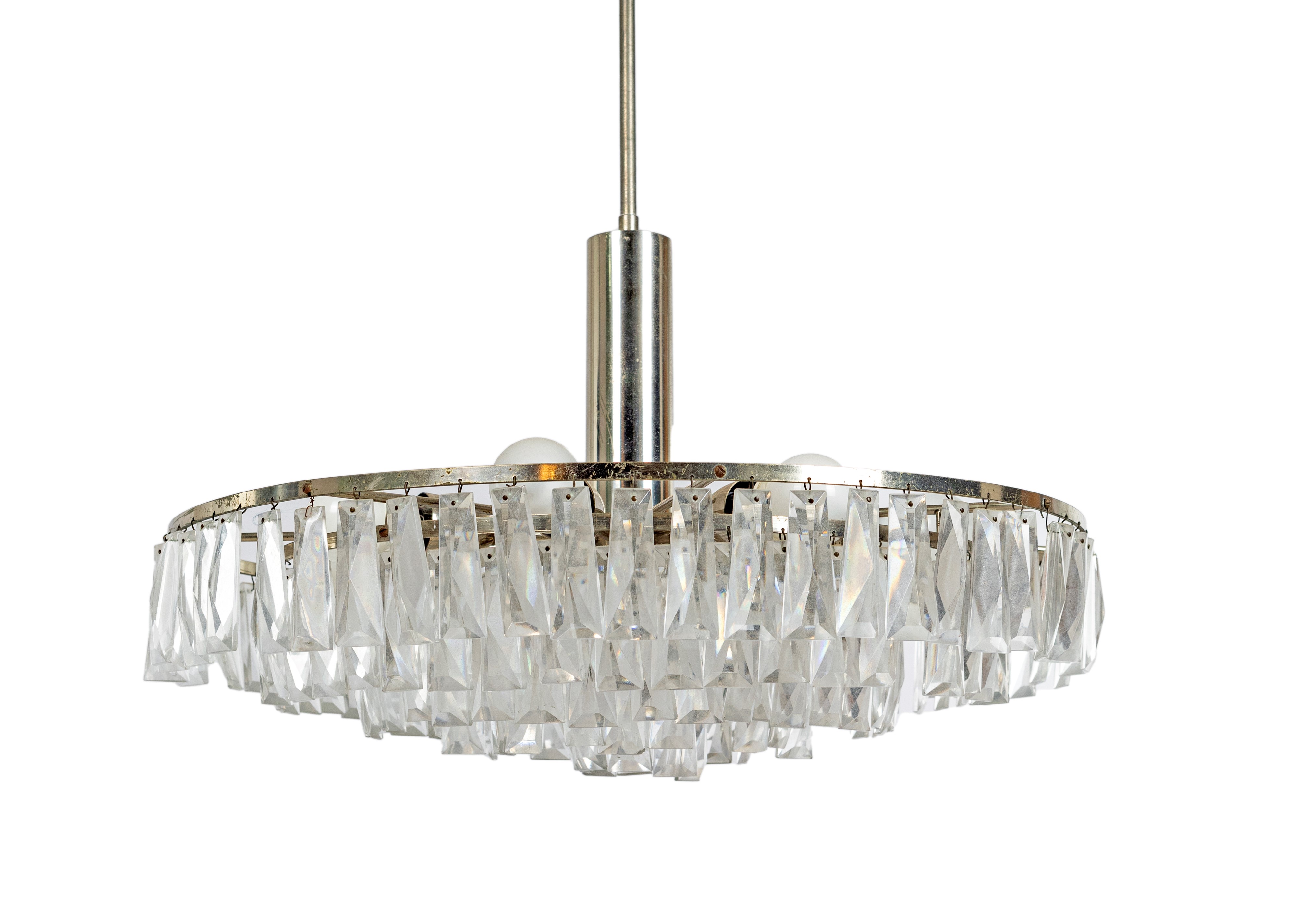 Lampadario a 8 luci da soffitto in metallo e ciondoli in cristallo