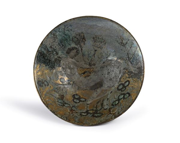 Ciotola in ceramica policroma raffigurante figura mitologica