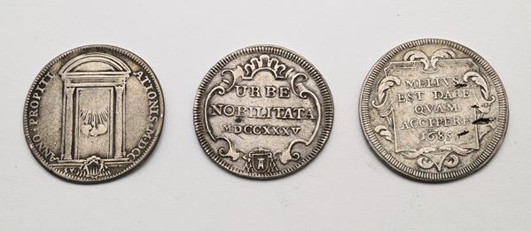 Lotto di 3 Testoni Stato Pontificio: Clemente XII A.V 1735; Innocenzo XII A.IX 1700; Innocenzo XI A.IX 1685 (fratture di conio e mancanze di metallo)