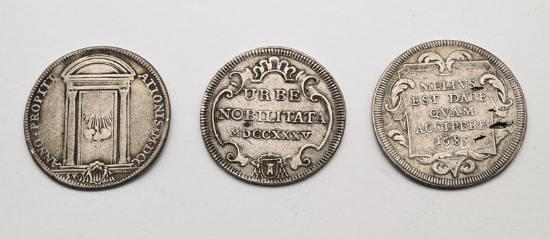Lotto di 3 Testoni Stato Pontificio: Clemente XII a.V 1735; Innocenzo XII a.IX 1700; Innocenzo XI...