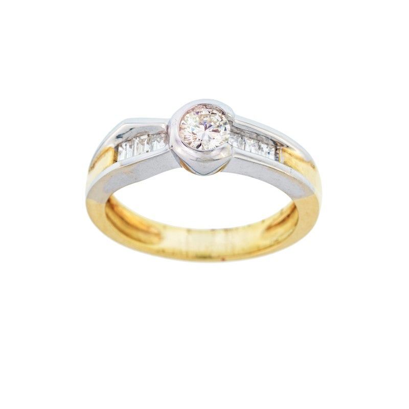 Anello Oro con Brillante Solitario