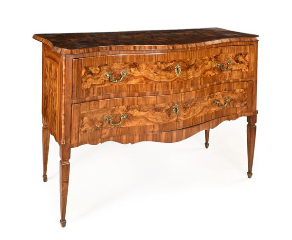 Cassettone in noce e radica di noce, Emilia, fine del XVIII secolo
