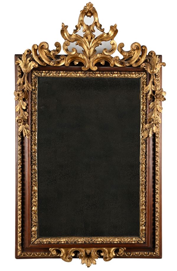 Specchiera in legno color noce e legno dorato, Roma, XVIII secolo