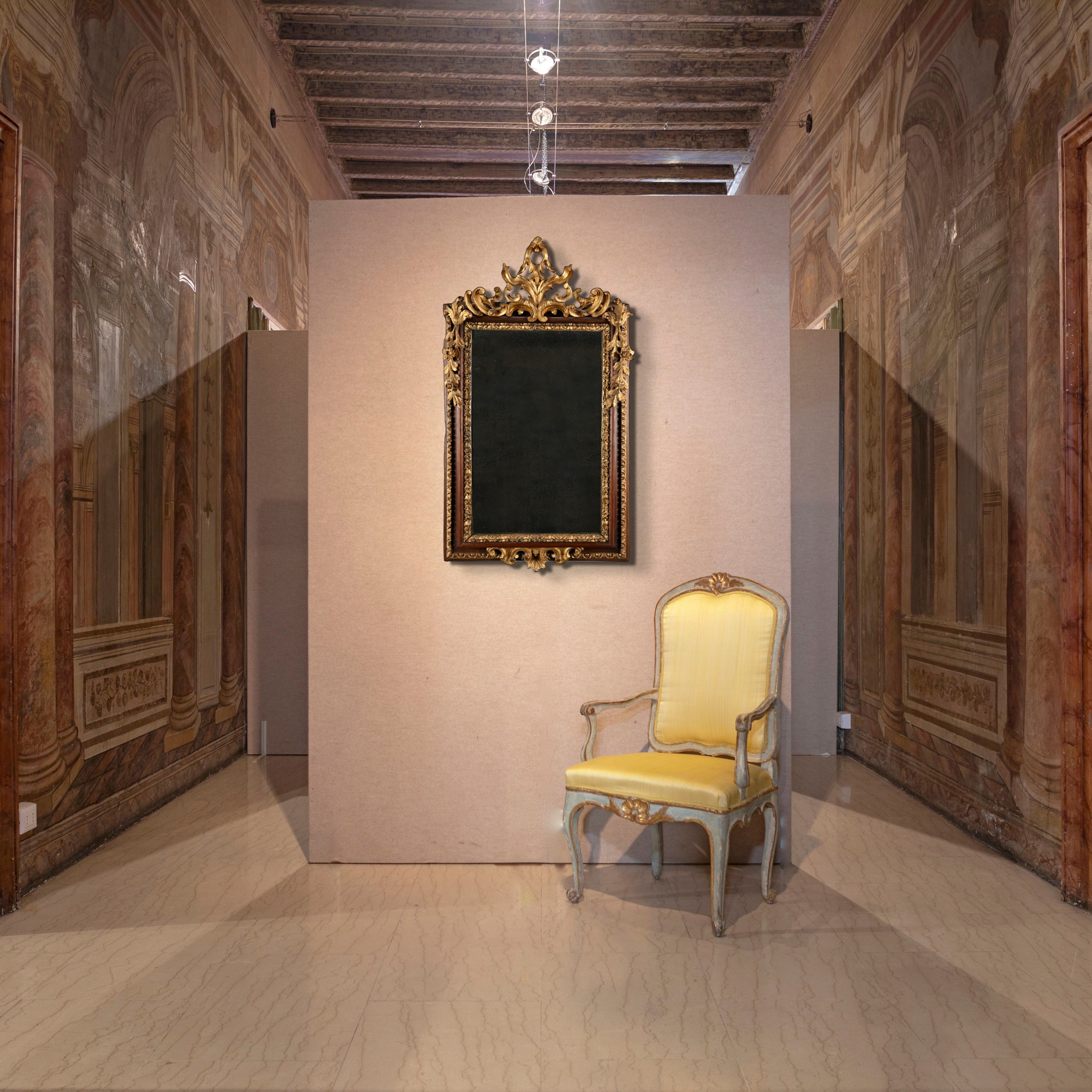 Specchiera in Legno Color Noce e Legno Dorato, Roma, XVIII Secolo