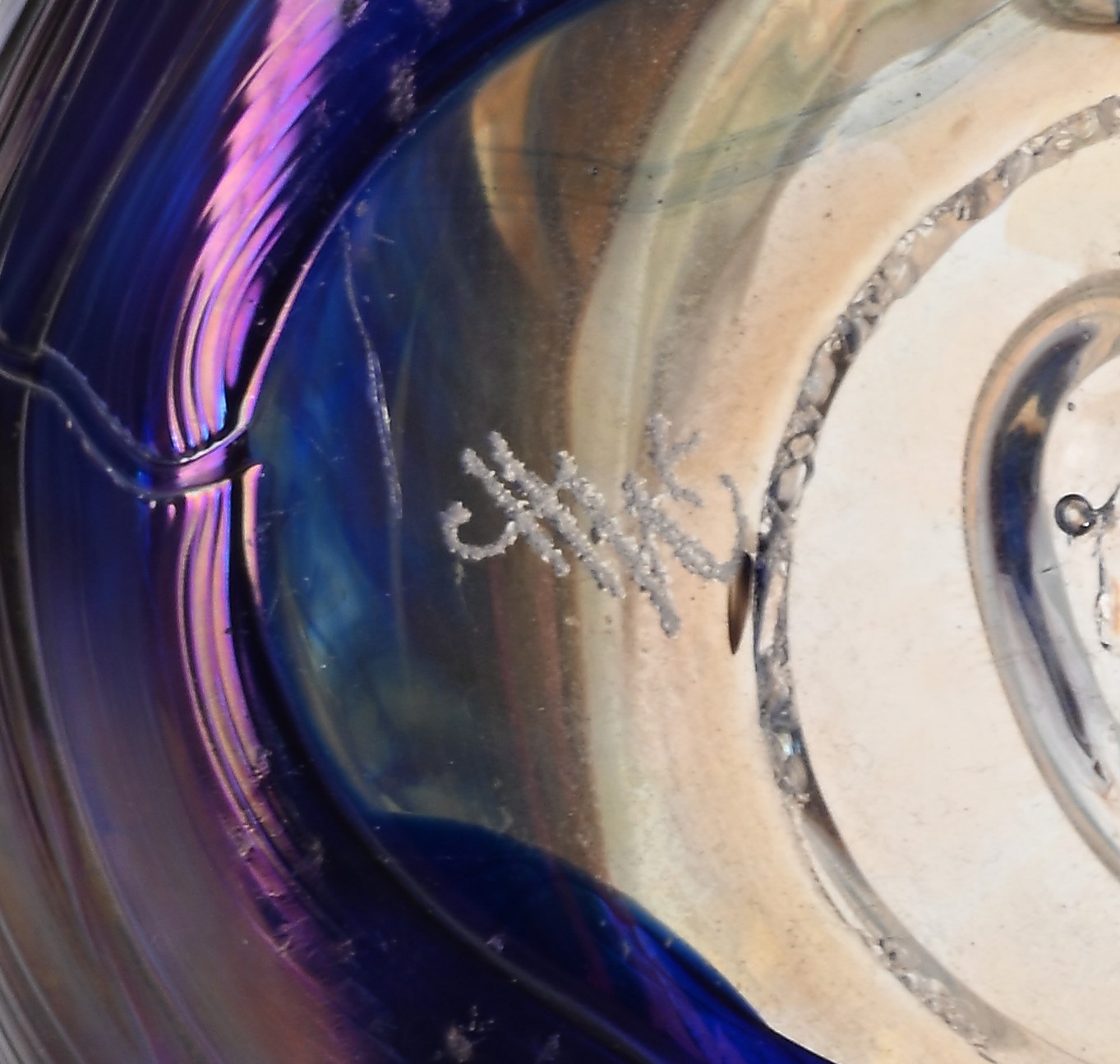 Vaso in vetro soffiato iridescente fondo arancio