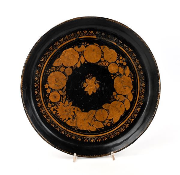 Vassoio circolare in latta dipinta, Inghilterra, XIX secolo