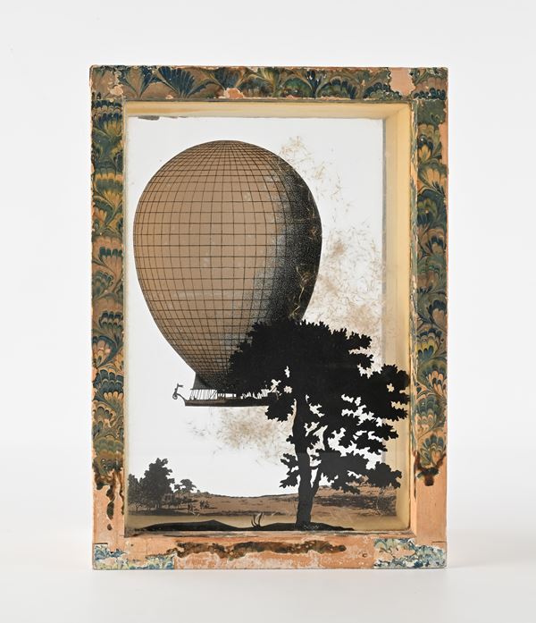 Diorama con mongolfiera in volo su sfondo di paesaggio