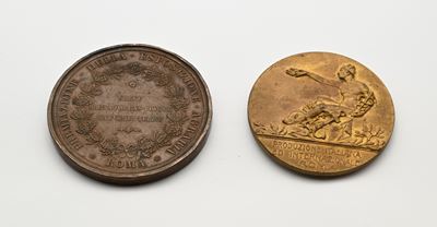 Medaglia in Bronzo Dorato Esposizione Fiera Campioni di Roma 1910; Medaglia in Bronzo di Francesc...