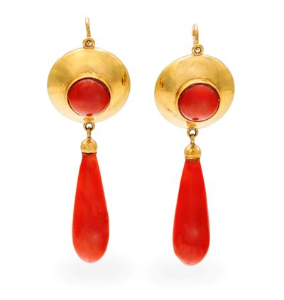 Coppia di Orecchini Pendenti in Oro e Corallo
