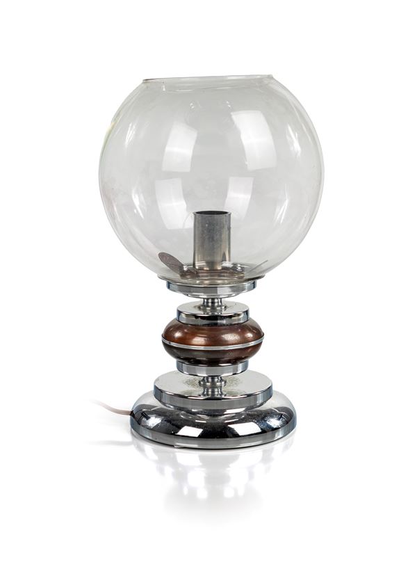 Lampada da tavolo in metallo e vetro