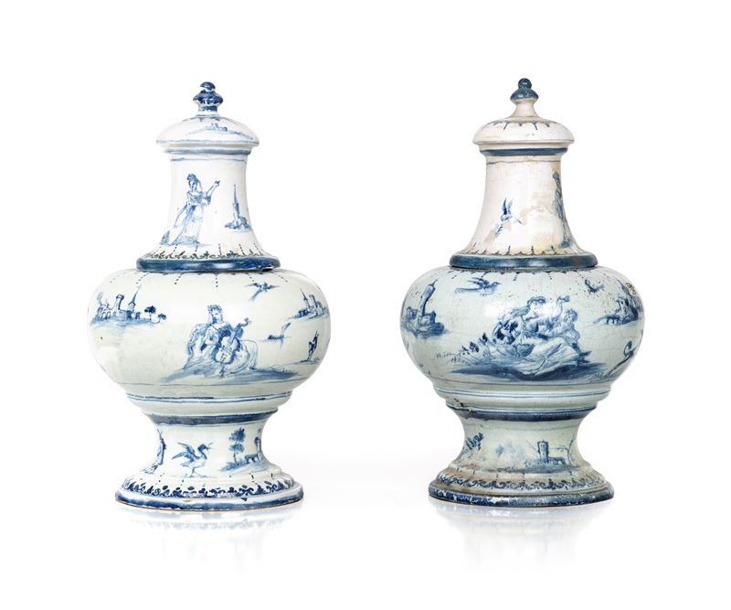 Coppia di Vasi con Coperchio in Maiolica Bianca e Blu, Liguria, XVIII Secolo