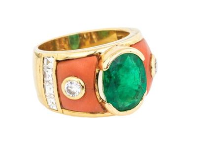 Anello in Oro Giallo con Smeraldo