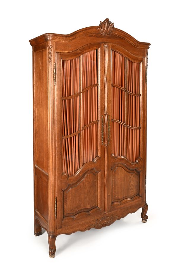 Piccolo armadio in rovere, XIX secolo