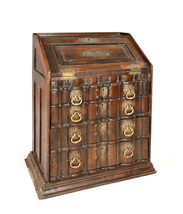 Piccolo cassettone a ribalta, arte coloniale indo portoghese, XVIII secolo