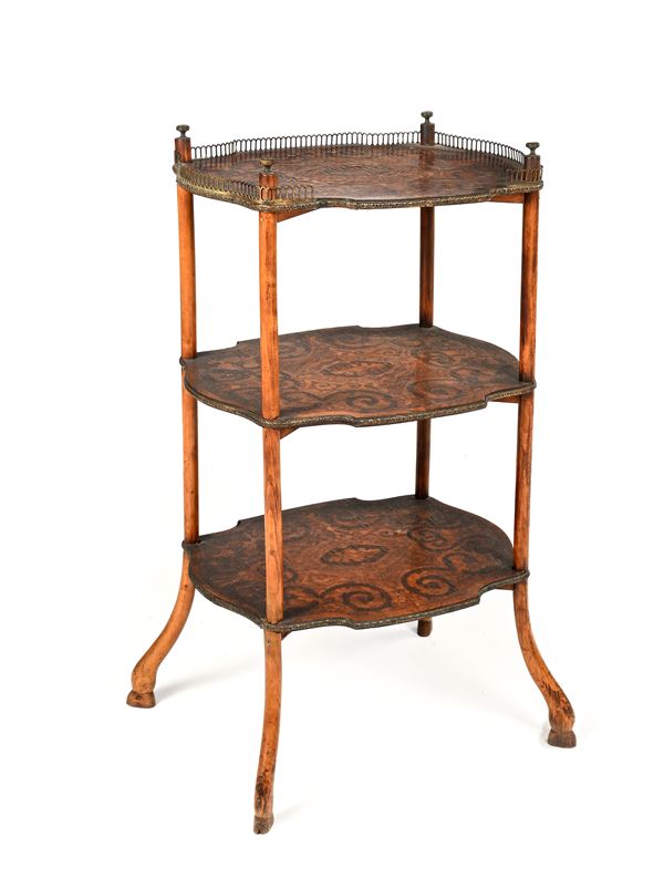 Tavolino-étagère in legno intarsiato, XIX secolo
