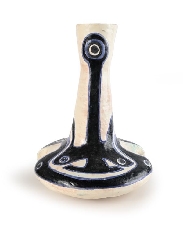 Vaso in ceramica decorato con motivi astratti nei toni del bianco e blu